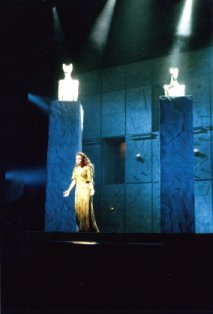 Esmeralda (Hlne Sgara) et mise en scne de Gilles Maheu